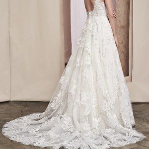 Floral Lace & Beaded Justin Alexander Wedding Dress